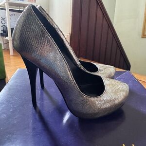 Michael Antonio Silver Metallic Platform Pumps High Heels Size 6